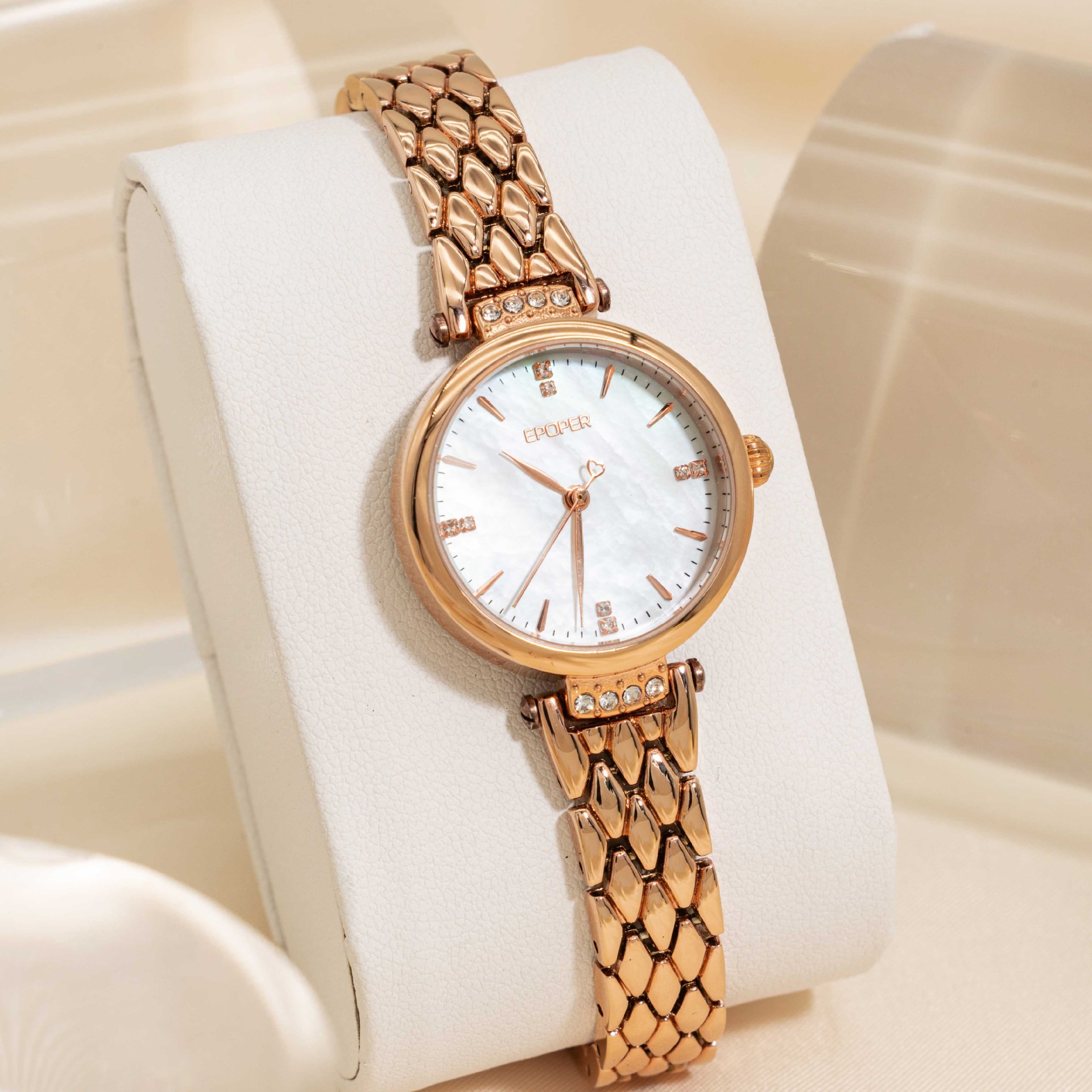 Luxury Watch Value - 新しいスタイリッシュで高級感のある腕時計、高価値なデザイン、多用途で合わせやすいステンレススチールストラップ。