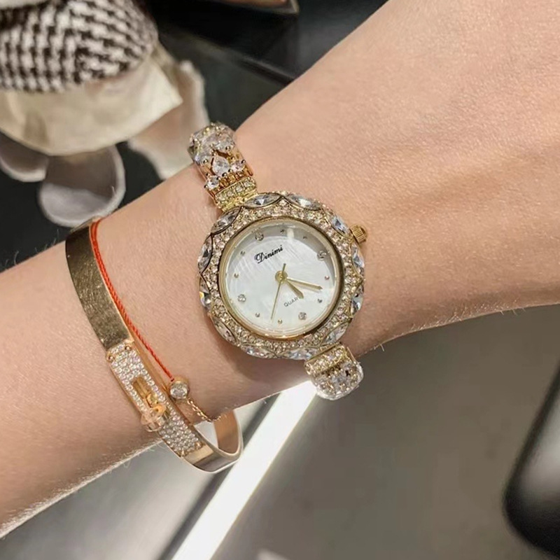 Luxury Watch Value - 絶妙でスタイリッシュな韓国風レディースブレスレットウォッチ、新しいライトラグジュアリーで高価値なレディースウォッチ、女性に適しています。