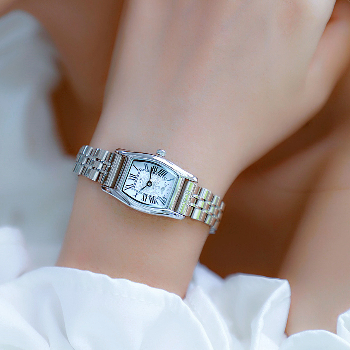 BS レディース腕時計多用途レトロスタイル高級ブランドレザー - Luxury Watch Cartier のレビューと価格