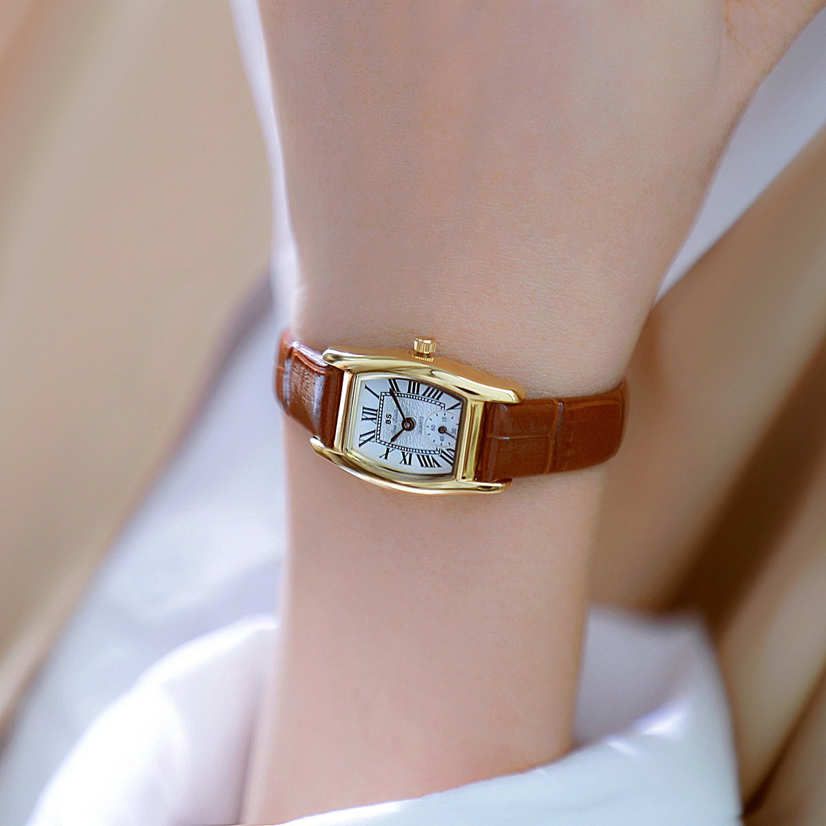 BS レディース腕時計多用途レトロスタイル高級ブランドレザー - Luxury Watch Cartier のレビューと価格